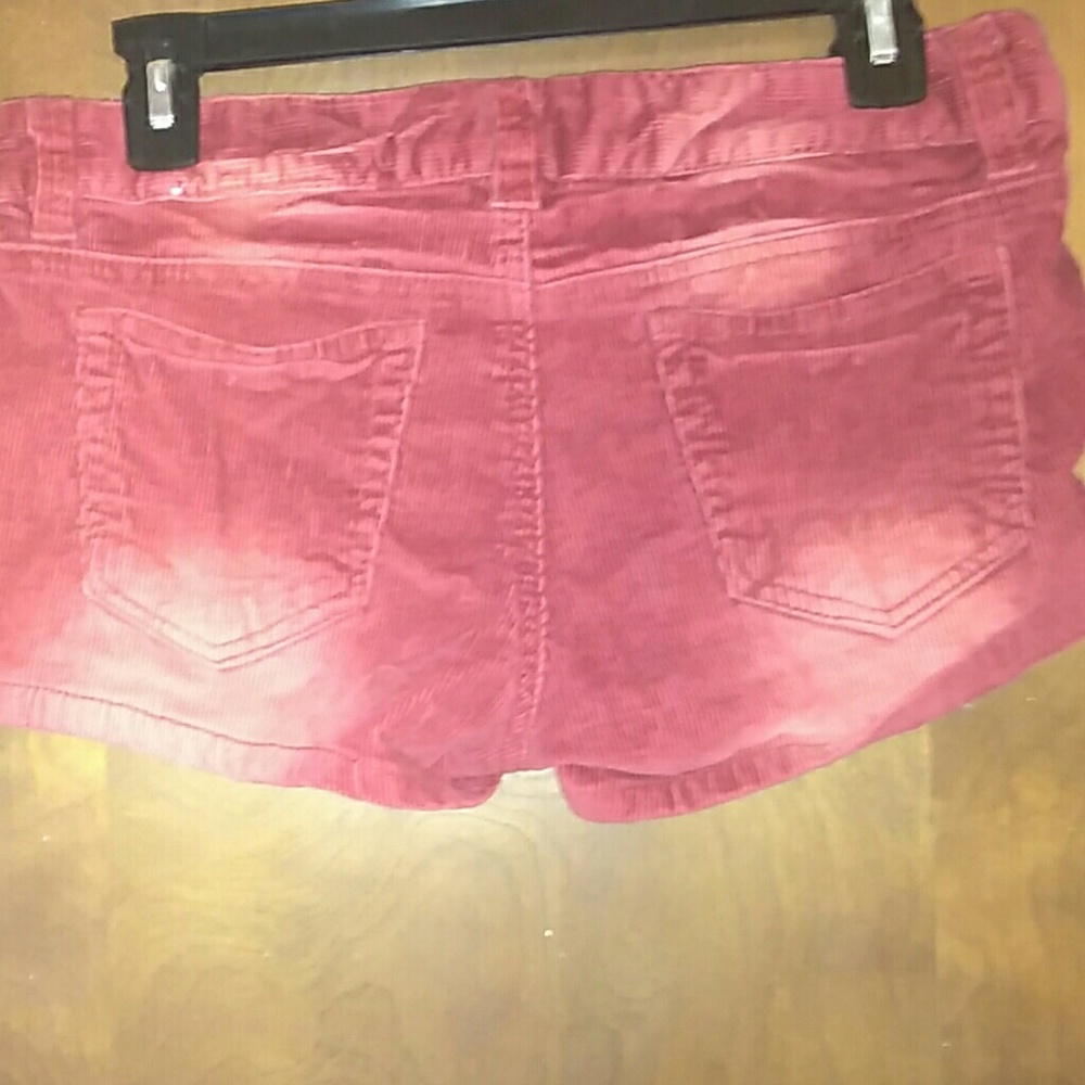 Shorts - Picture 3 of 3